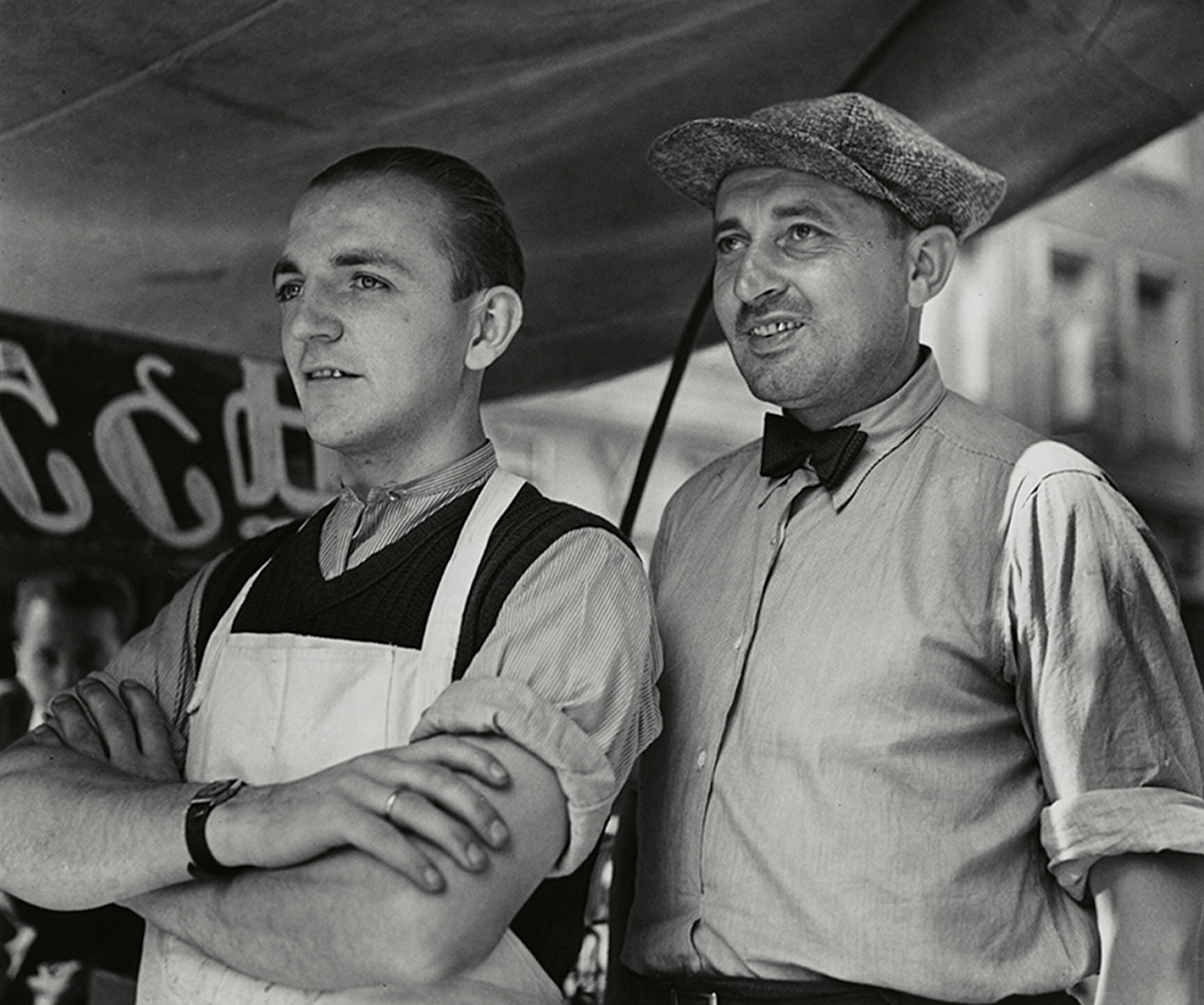 Продавцы, вероятно, Париж, 1929-начало 1930-х гг. Фотограф Роман Вишняк