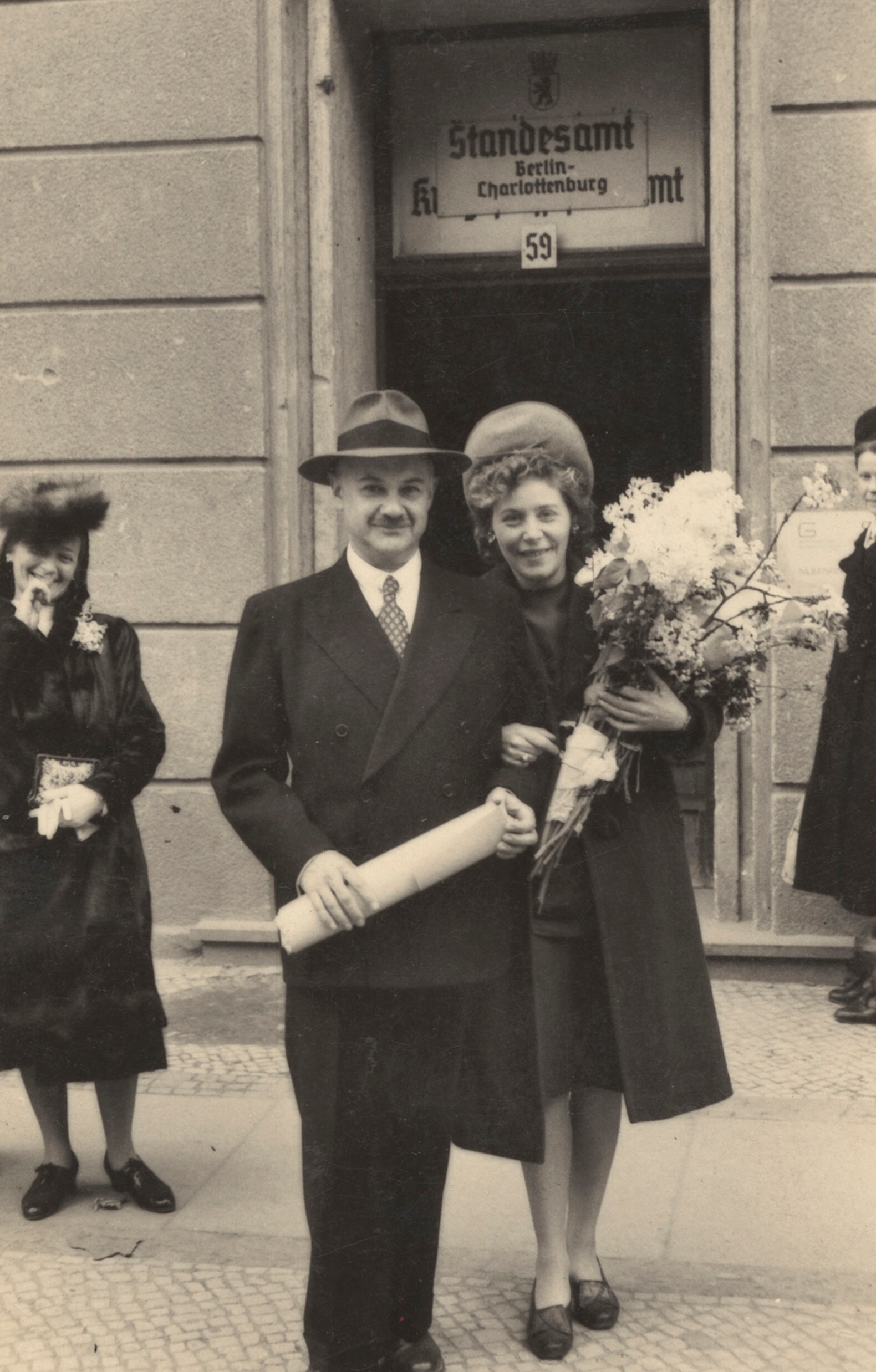 Роман и Эдит Вишняк в день свадьбы, Берлин, 1947 г. Фотограф Роман Вишняк
