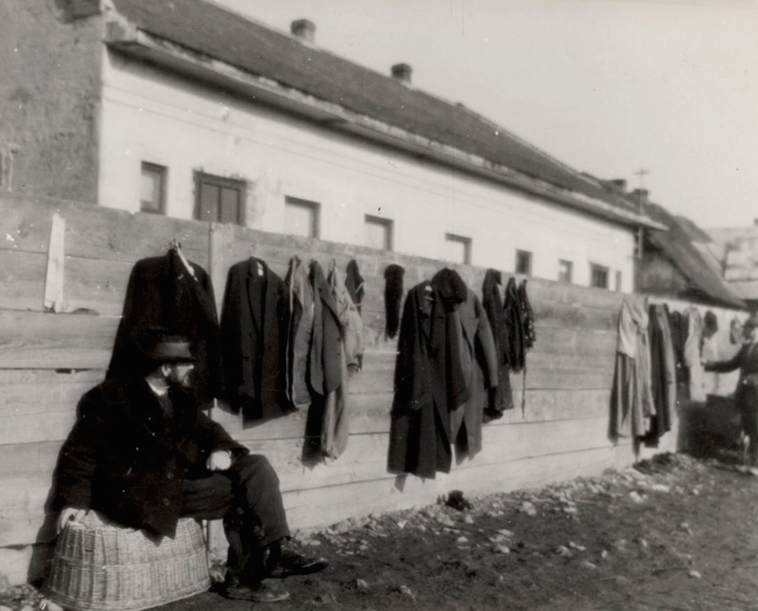 Ждем клиентов, Мукачево, ок. 1935-38 г. Фотограф Роман Вишняк