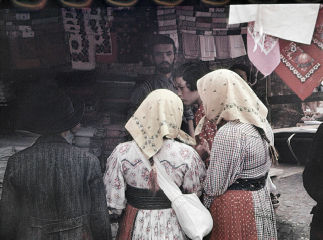 Продавец текстиля, Карпатская Русь, 1937 год. Фотограф Роман Вишняк