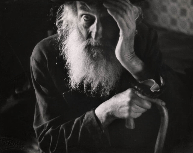 Старейшина села Высни Апса, ок. 1938 г. Фотограф Роман Вишняк