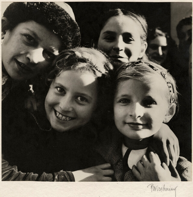 Еврейская молодежь, Мукачево, ок. 1935-38 г. Фотограф Роман Вишняк