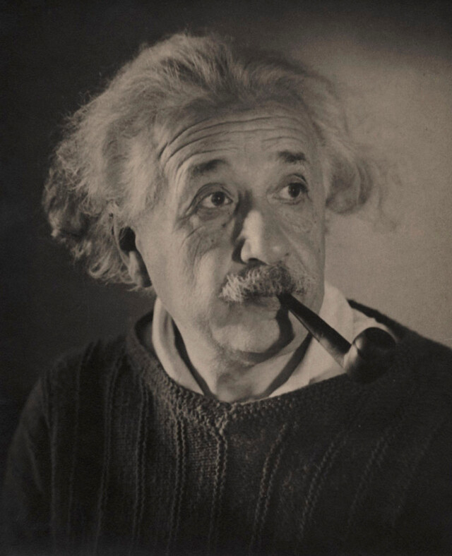 Альберт Эйнштейн, Принстон, Нью-Джерси, 1941 г. Фотограф Роман Вишняк