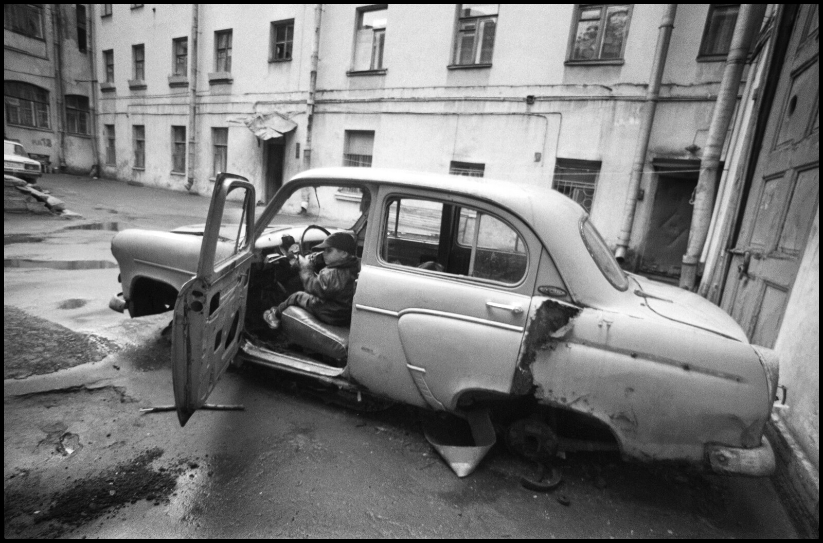 Разбитая машина, 1999 год. Фотограф Владимир Богданов