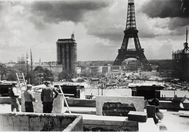 Две башни, 1937 г. Фотограф Люсьен Айгнер