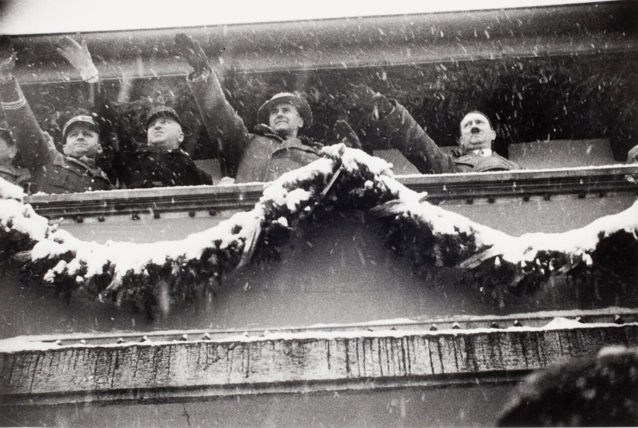 Гитлер и его друзья на зимних Олимпийских играх в Гармиш-Партенкирхене., 1936 г. Фотограф Люсьен Айгнер