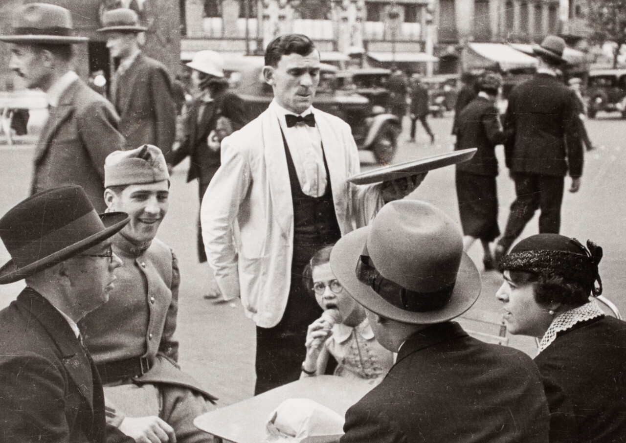 Бульвар Сен-Мартен в День взятия Бастилии, Париж, 1937 г. Фотограф Люсьен Айгнер