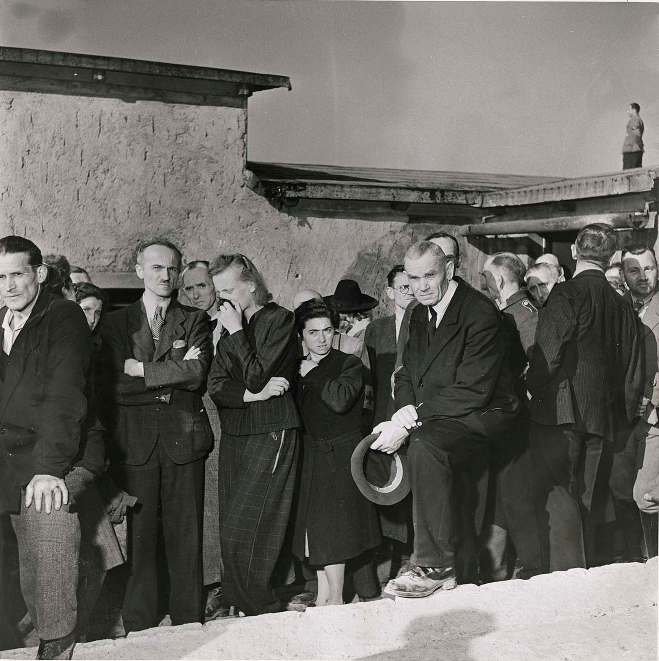 Граждане Германии совершили поездку по Бухенвальду после освобождения американскими войсками, 1945 год. Фотограф Маргарет Бурк-Уайт