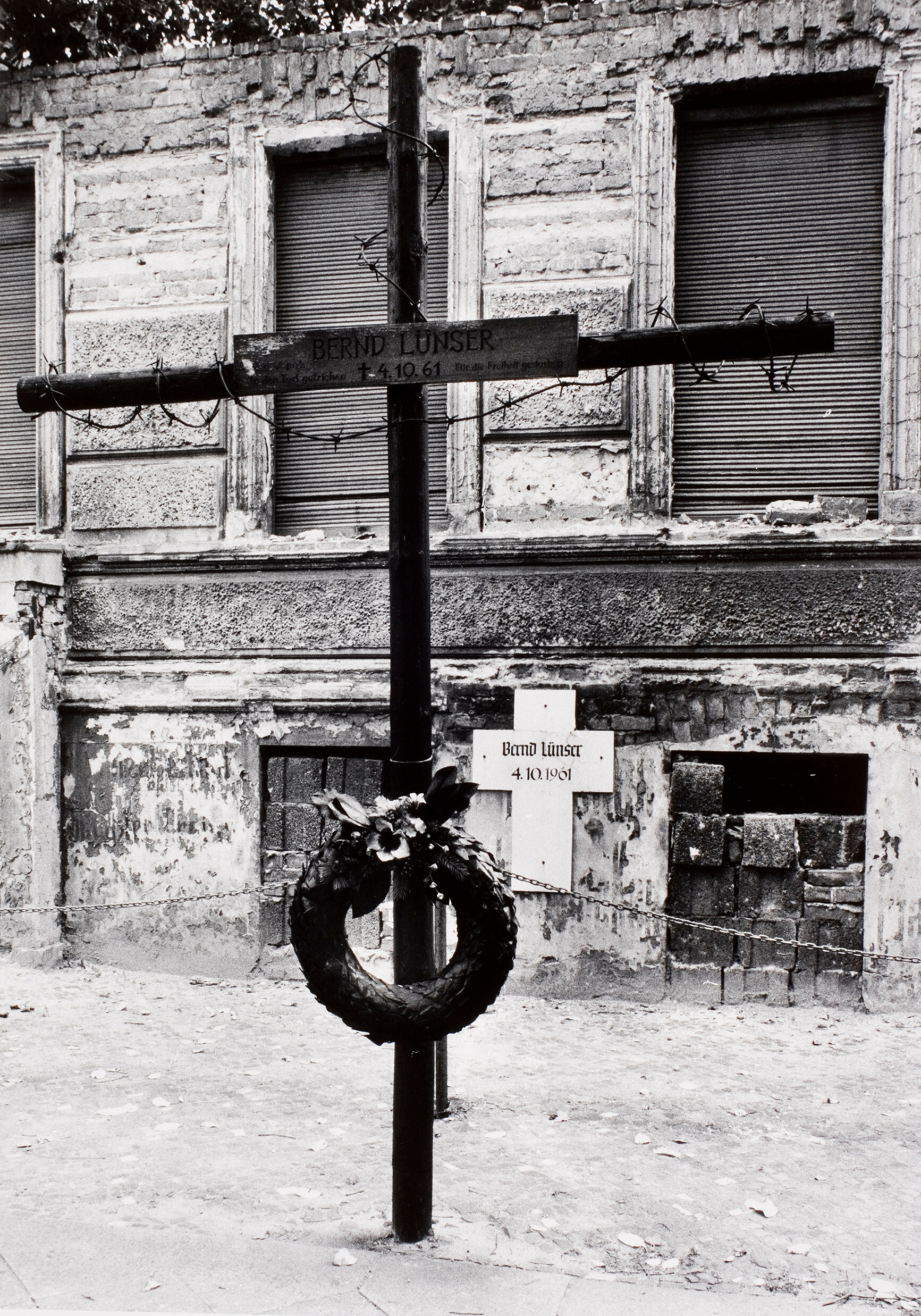 Мемориал Бернду Лунзеру, умершему в октябре 1961 года, Западный Берлин., сентябрь 1979 год. Фотограф Альфред Эйзенштадт