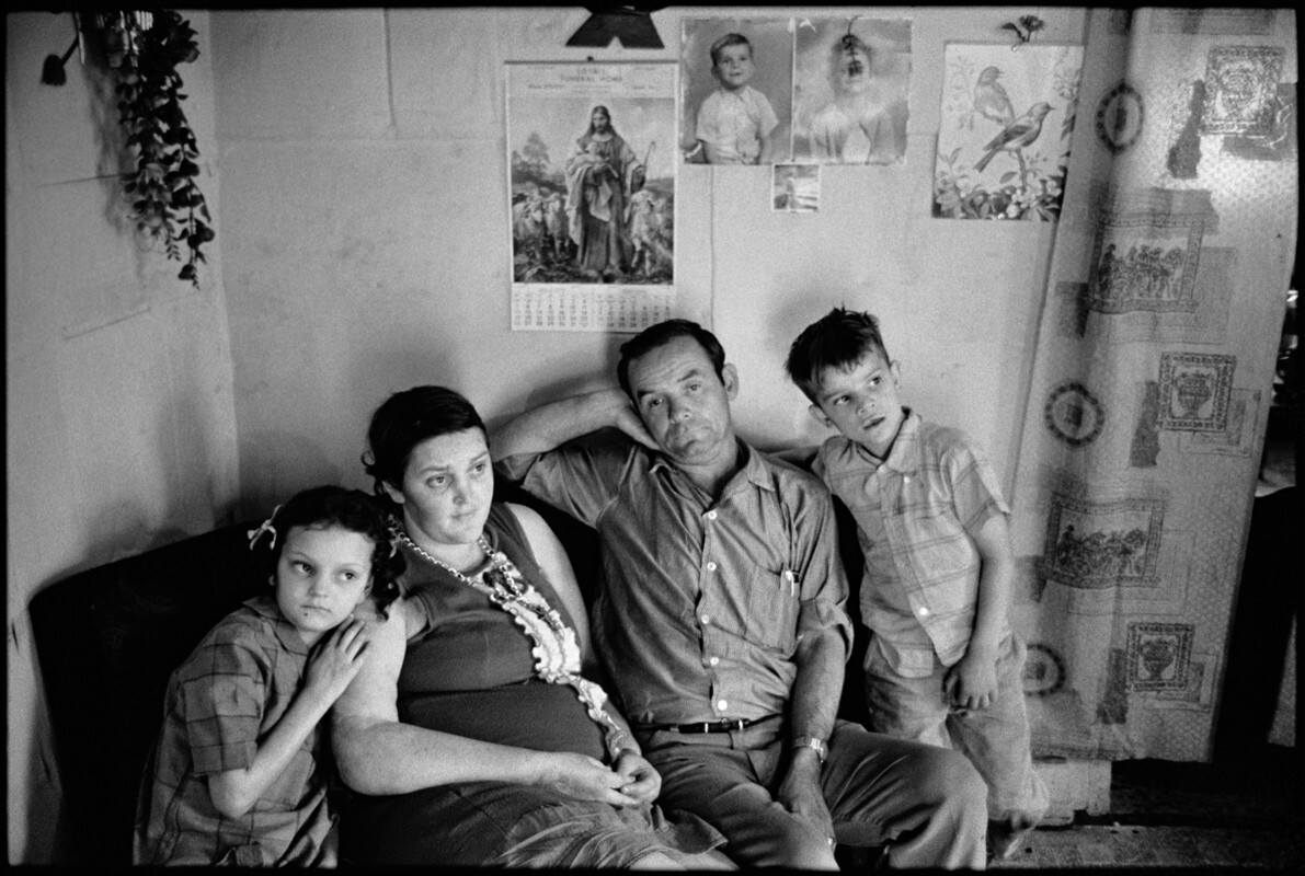 Аппалачская семья, Округ Харлан, Кентукки, 1971 год. Фотограф Мэри Эллен Марк
