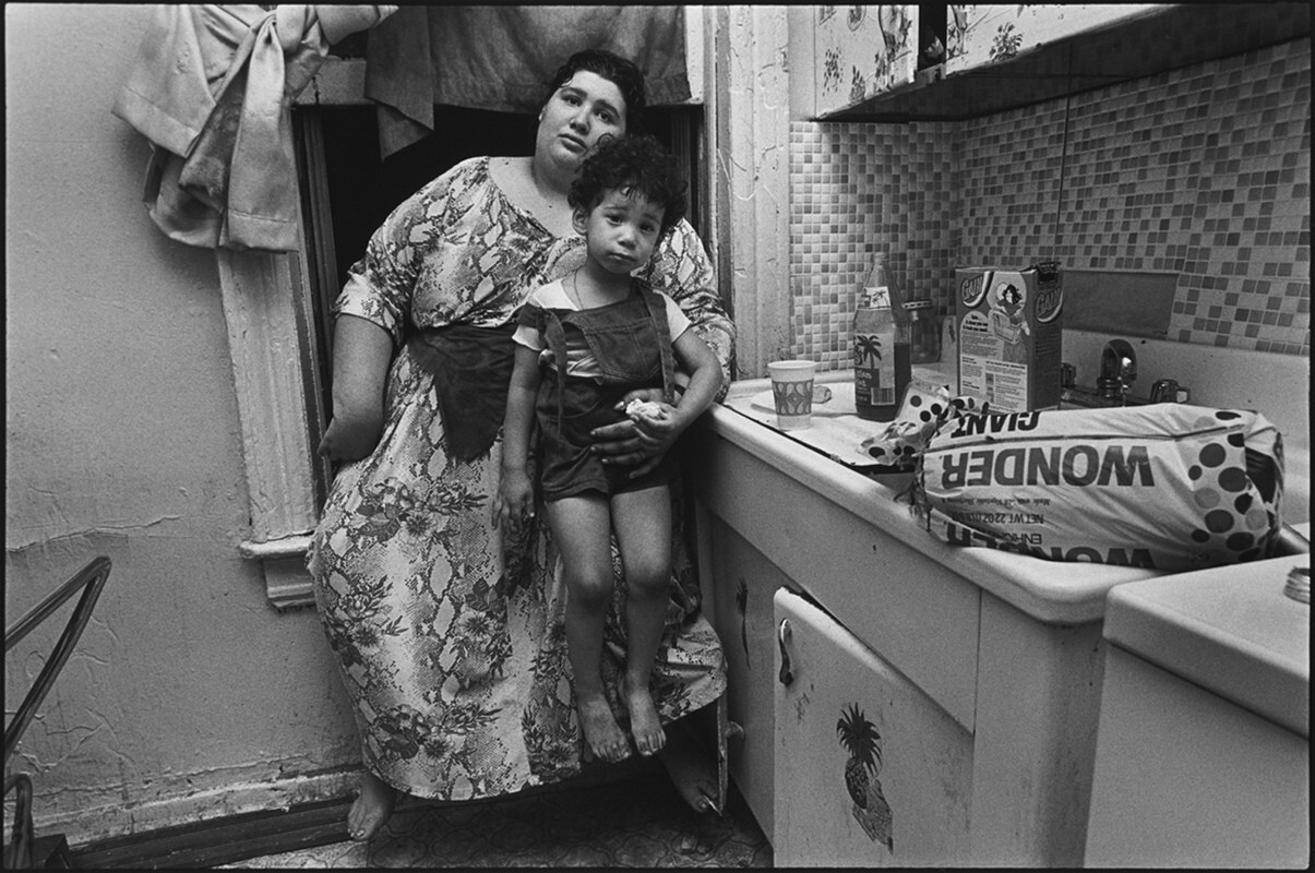 Бруклин, Нью-Йорк, 1979 год. Усман с сыном на руках, Jumbo Circus, Бомбей, 1992 год. Фотограф Мэри Эллен Марк