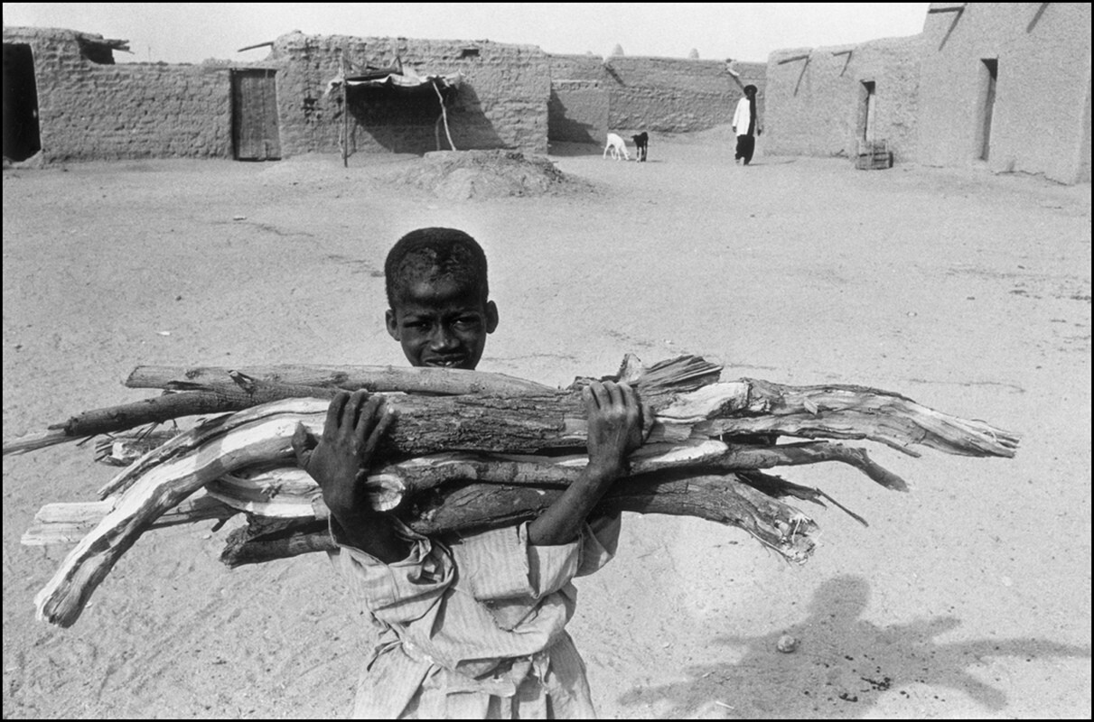 Юный дровосек, Агадес, Нигер, Африка, 1973 г. Фотограф Мэри Эллен Марк