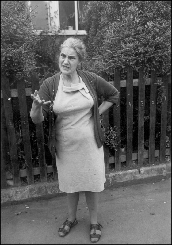 Католическая женщина, Белфаст, Северная Ирландия, 1972 год. Фотограф Мэри Эллен Марк