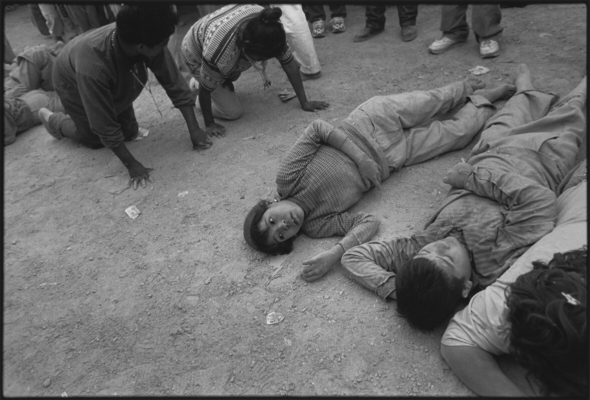 Катясь в церковь, Ниньо Фиденсио, Эспинасо, Мексика, 2000 г. Фотограф Мэри Эллен Марк
