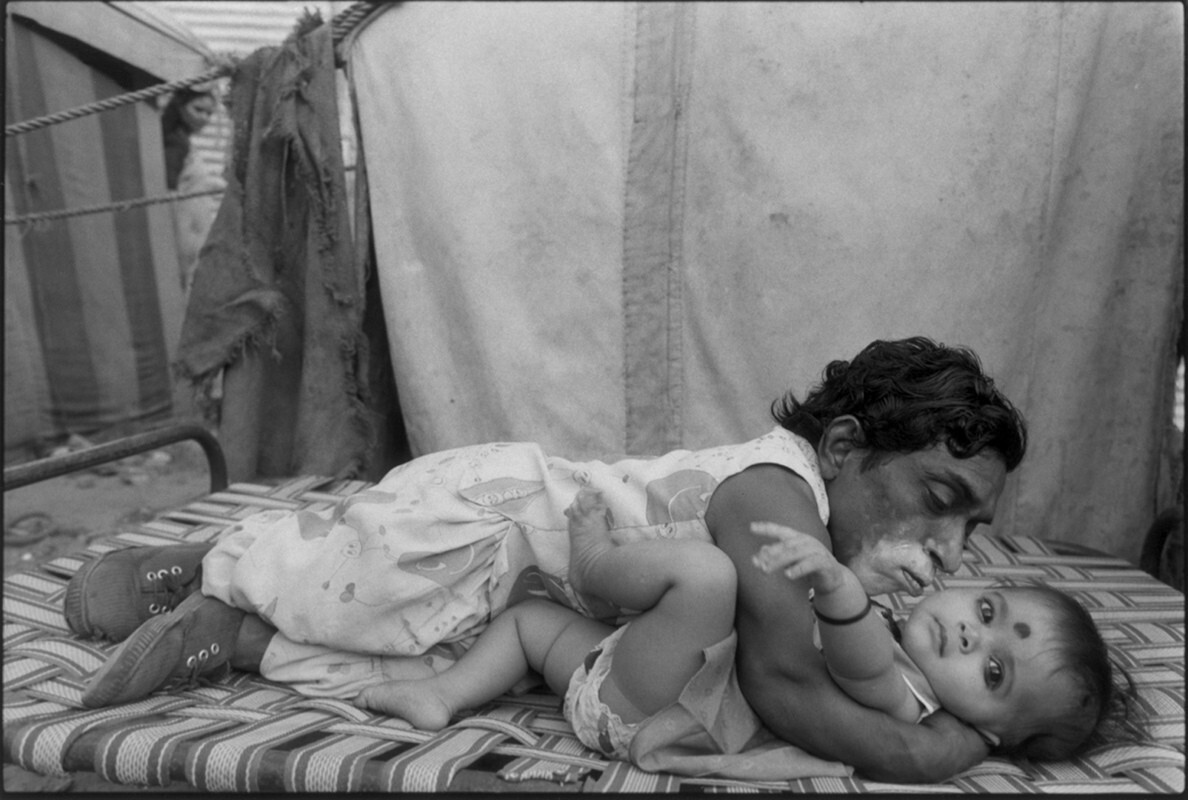 Клоун Усман со своим сыном, Цирк Джамбо, Бомбей, Индия, 1990 г. Фотограф Мэри Эллен Марк