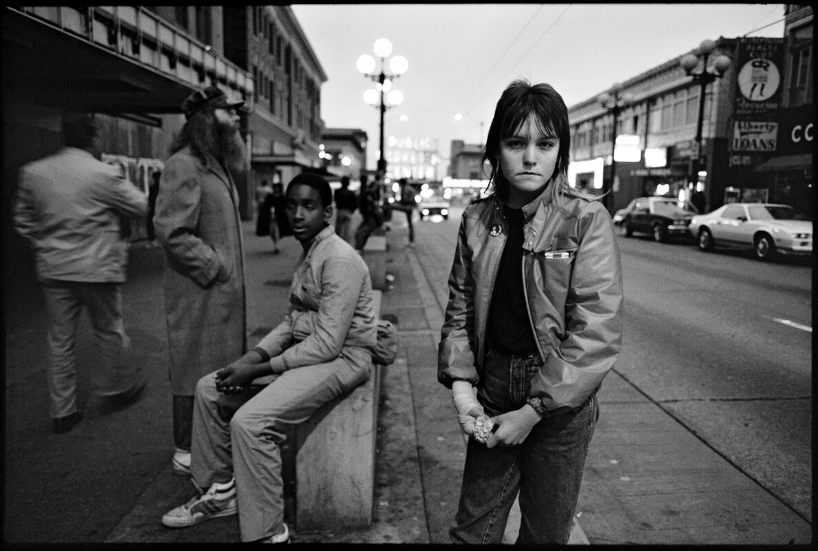 Тайни на Пайк-стрит, Сиэтл, Вашингтон, 1983 год. Фотограф Мэри Эллен Марк