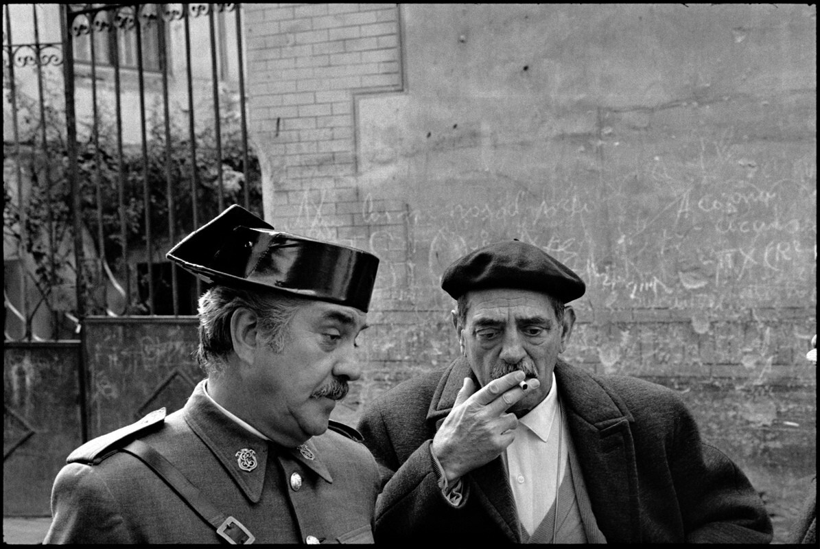 Луис Бунюэль во время съемок фильма Тристана. Толедо, Испания, 1970 год. Фотограф Мэри Эллен Марк