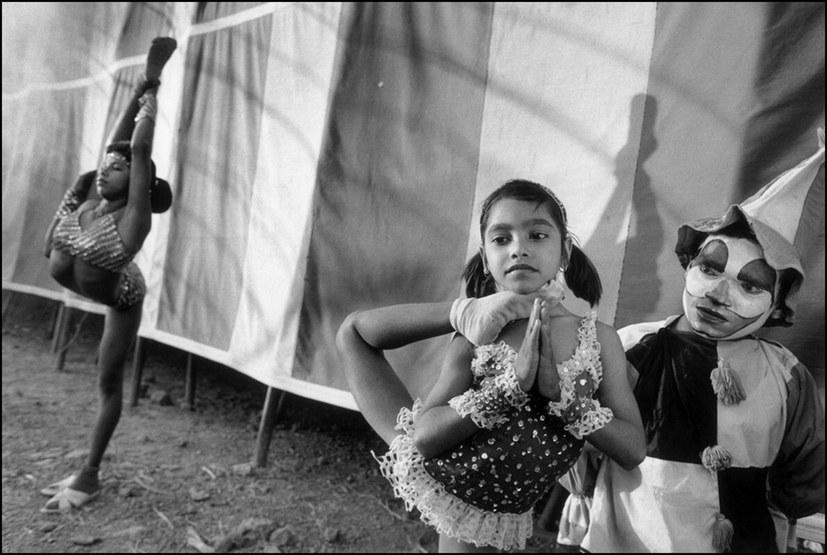 Пинки, Шива Джи и Лакшми, Большой королевский цирк, Джунагадх, 1990 г. Индийский цирк. Фотограф Мэри Эллен Марк