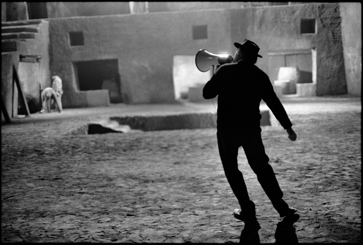 Федерико Феллини на съемках Сатирикона Феллини. Рим, Италия, 1969 год. Фотограф Мэри Эллен Марк
