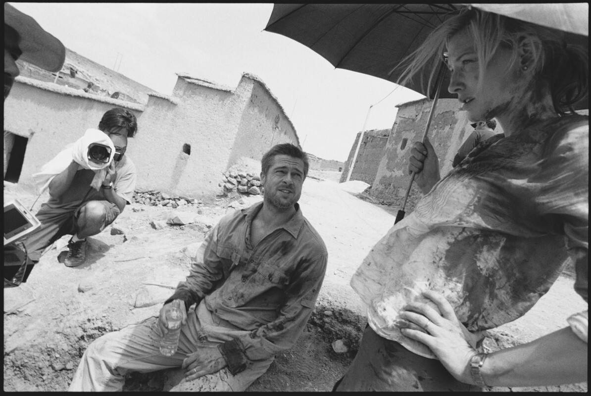Брэд Питт и Кейт Бланшетт. Вавилон, деревня недалеко от Уарзазата, Марокко, 2005 г. За кулисами. Фотограф Мэри Эллен Марк