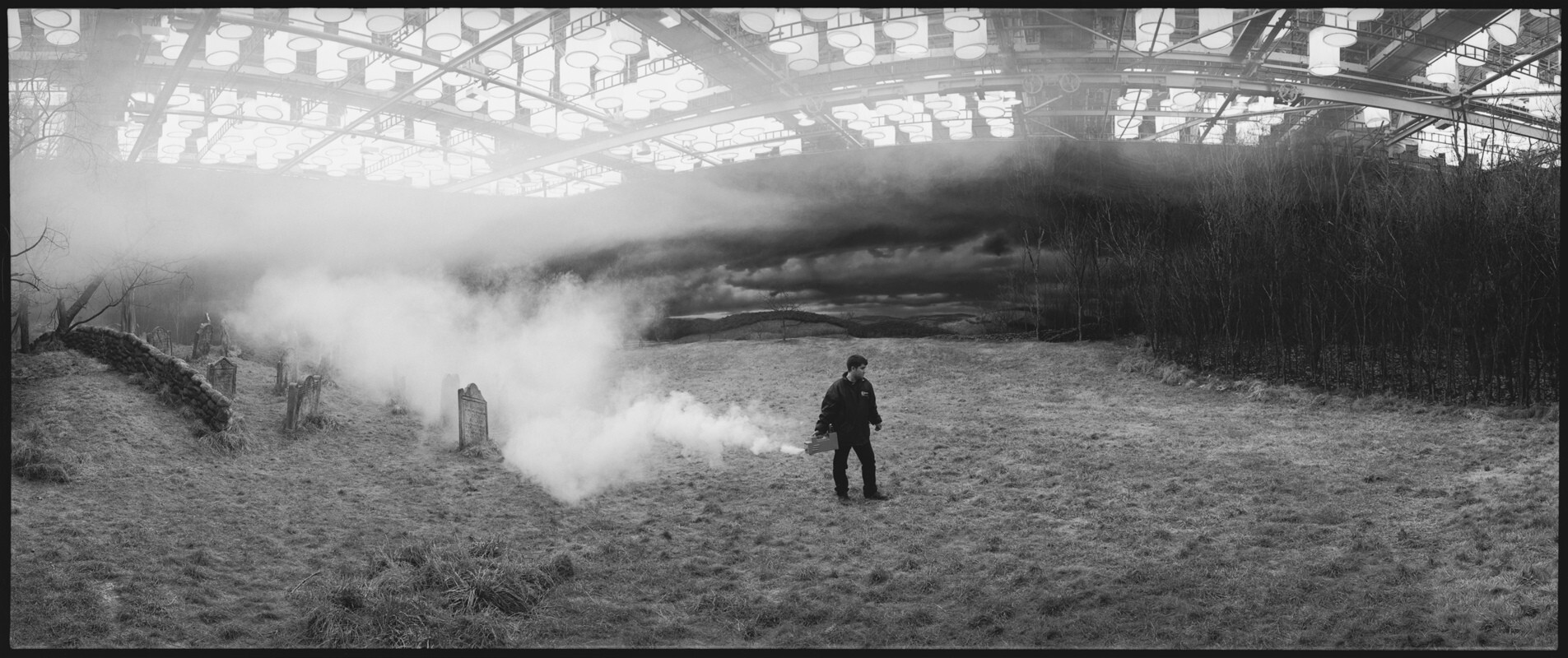 Декорации с туманом. Сонная лощина, Англия, 1999 г. За кулисами. Фотограф Мэри Эллен Марк