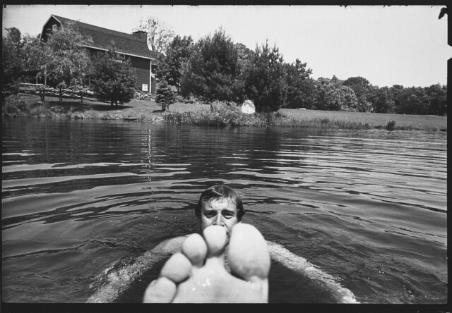 Милош Форман дома Коннектикут, 1978 год. «За кулисами». Фотограф Мэри Эллен Марк