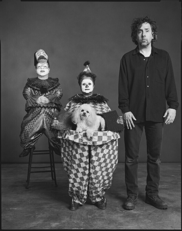 Тим Бертон с Дип Роем (мистер Соггиботтом) и другим клоуном на съемках «Большой рыбы». Талласси, Алабама, 2003 г. «За кулисами». Фотограф Мэри Эллен Марк