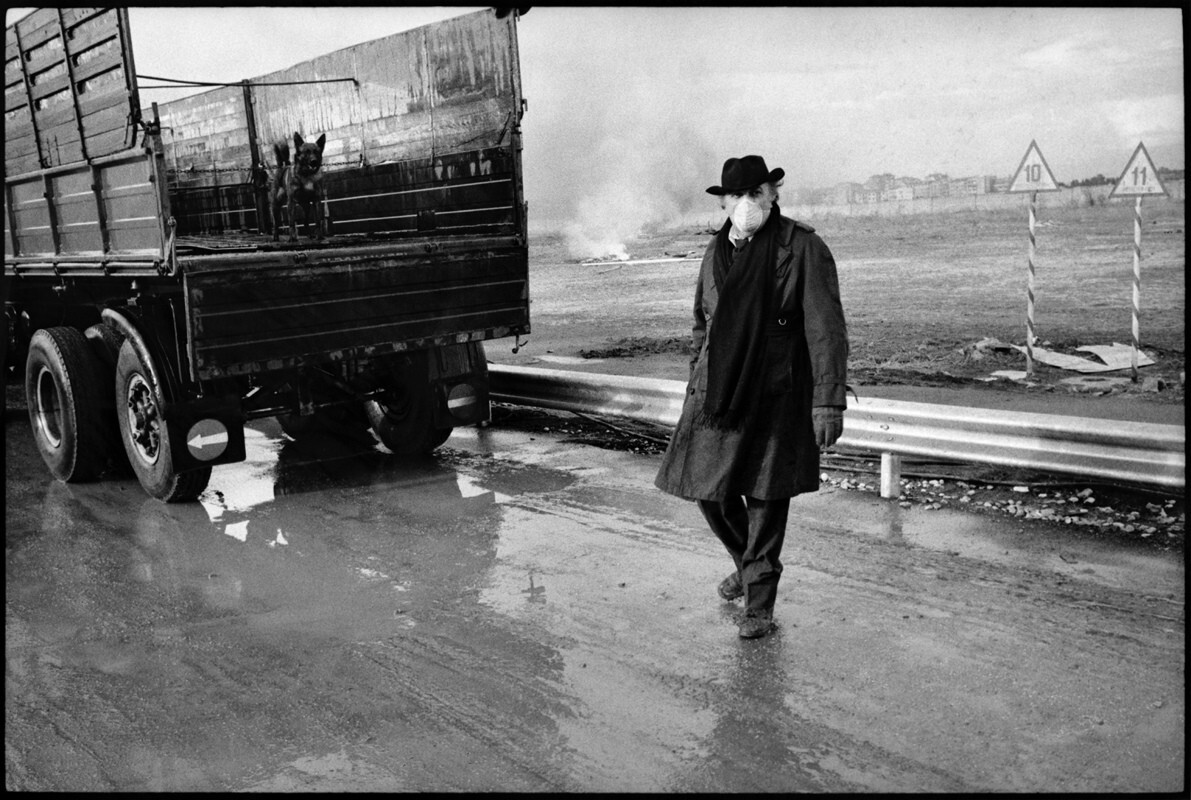 Федерико Феллини на съемках фильма «Амаркорд», Рим, Италия, 1970 г. «За кулисами». Фотограф Мэри Эллен Марк