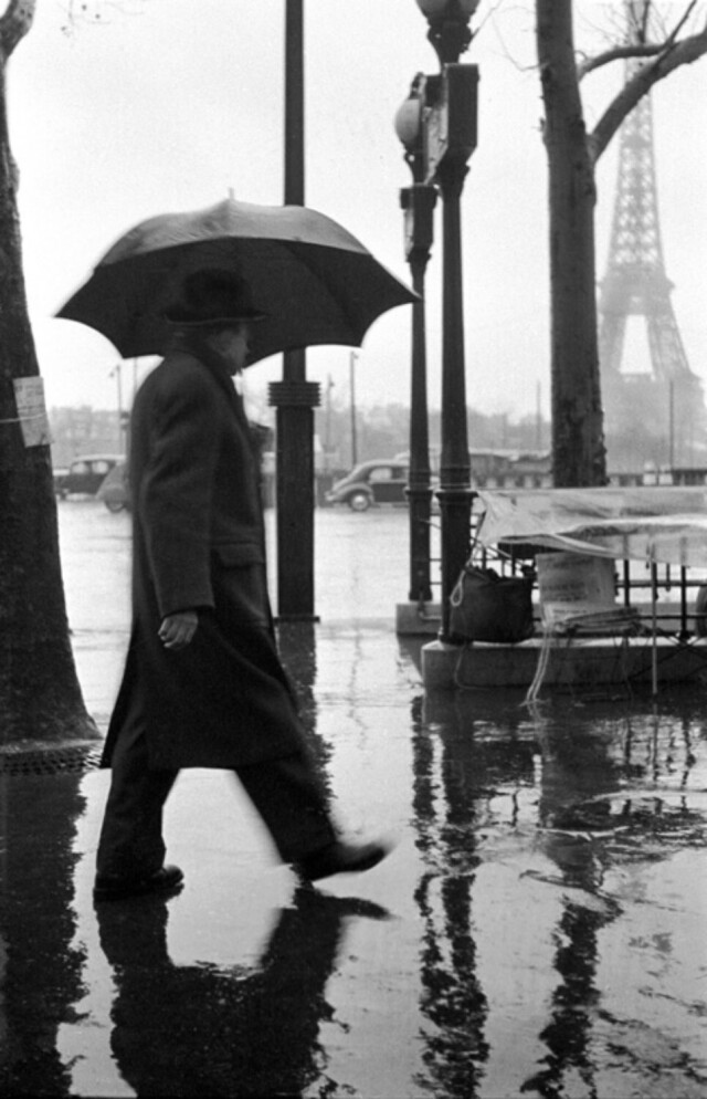 «Башня дождя», Париж, 1955 год. Фотограф Кен Ван Сикл