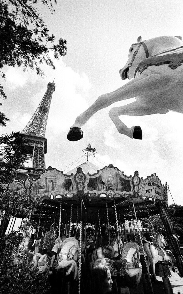 «Конная башня», Париж, 1955 год. Фотограф Кен Ван Сикл