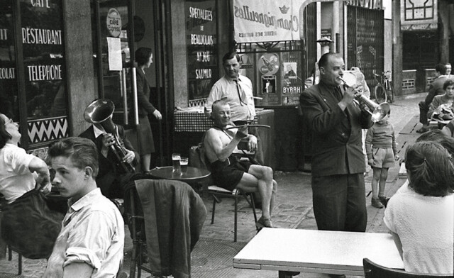 Уличные музыканты, Париж, 1955 год. Фотограф Кен Ван Сикл
