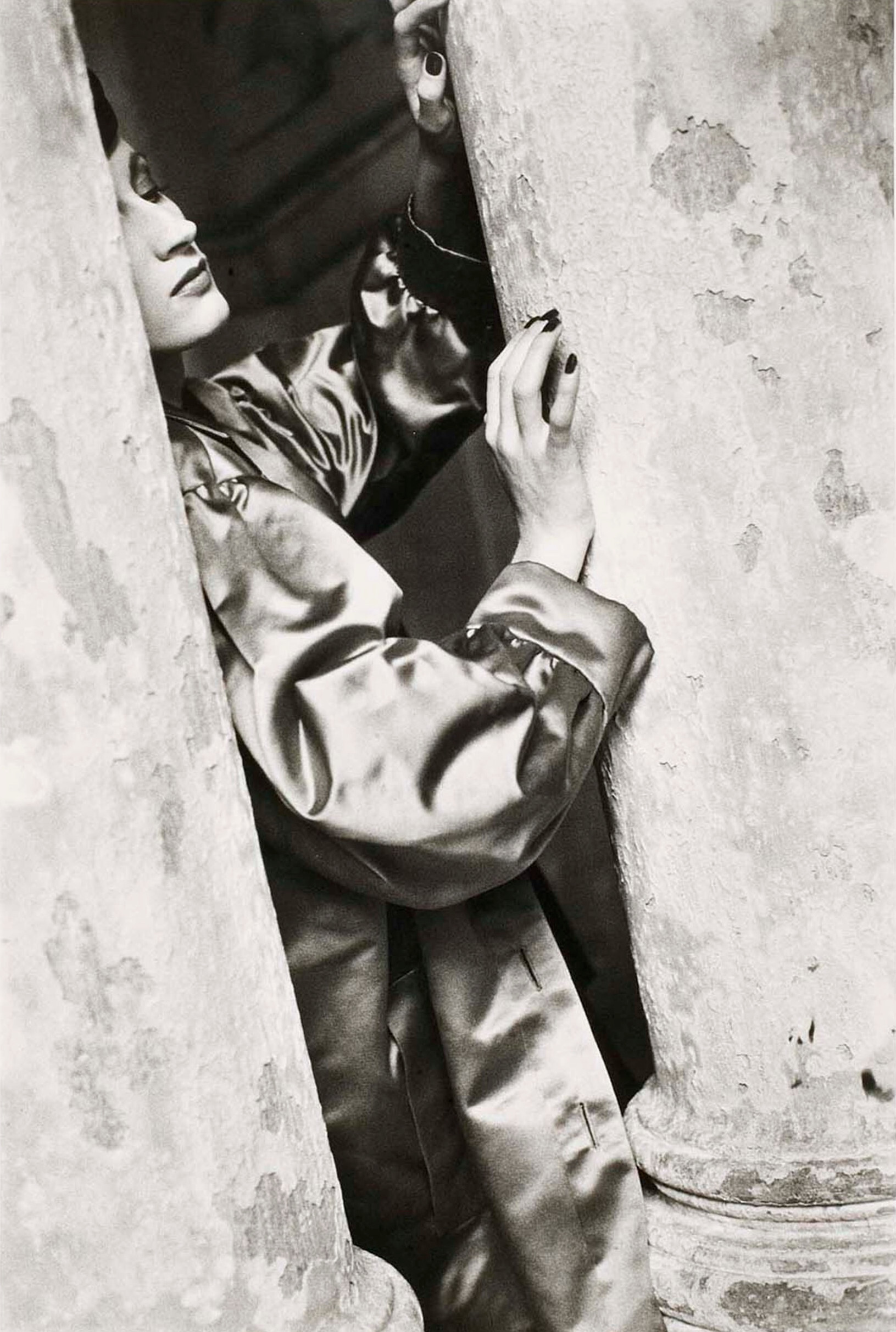 Женщина за колонной, 1985 г. Фотограф Дэвид Сайднер