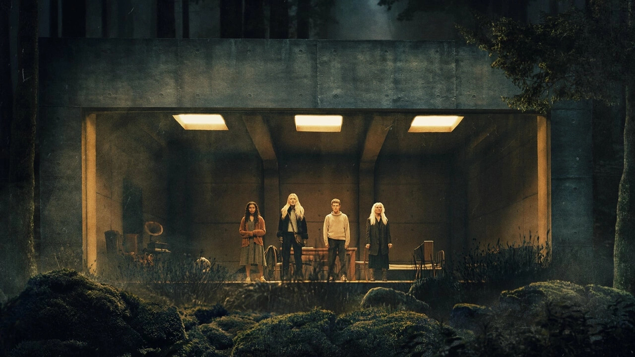 Смотрители (The Watchers, 2024) — Таинственные существа в ирландском лесу