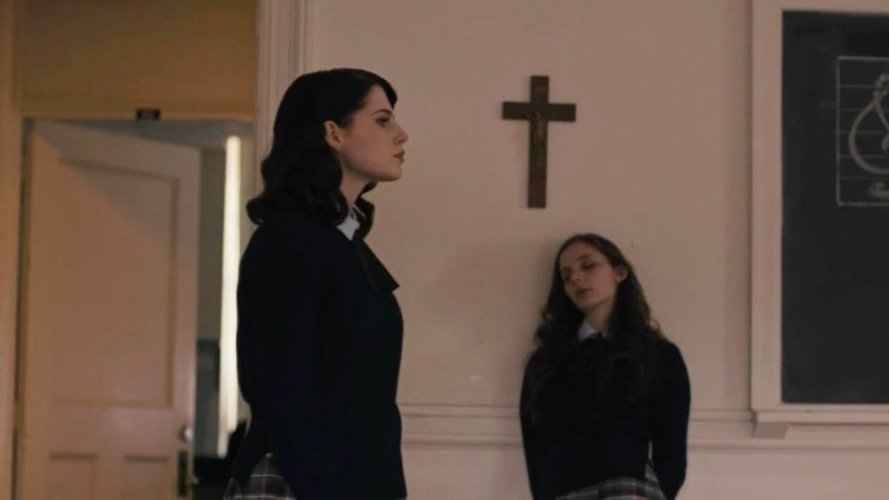 Февраль (The Blackcoat's Daughter, 2015) — «Брошенный в детстве. Воспитанный тьмой»