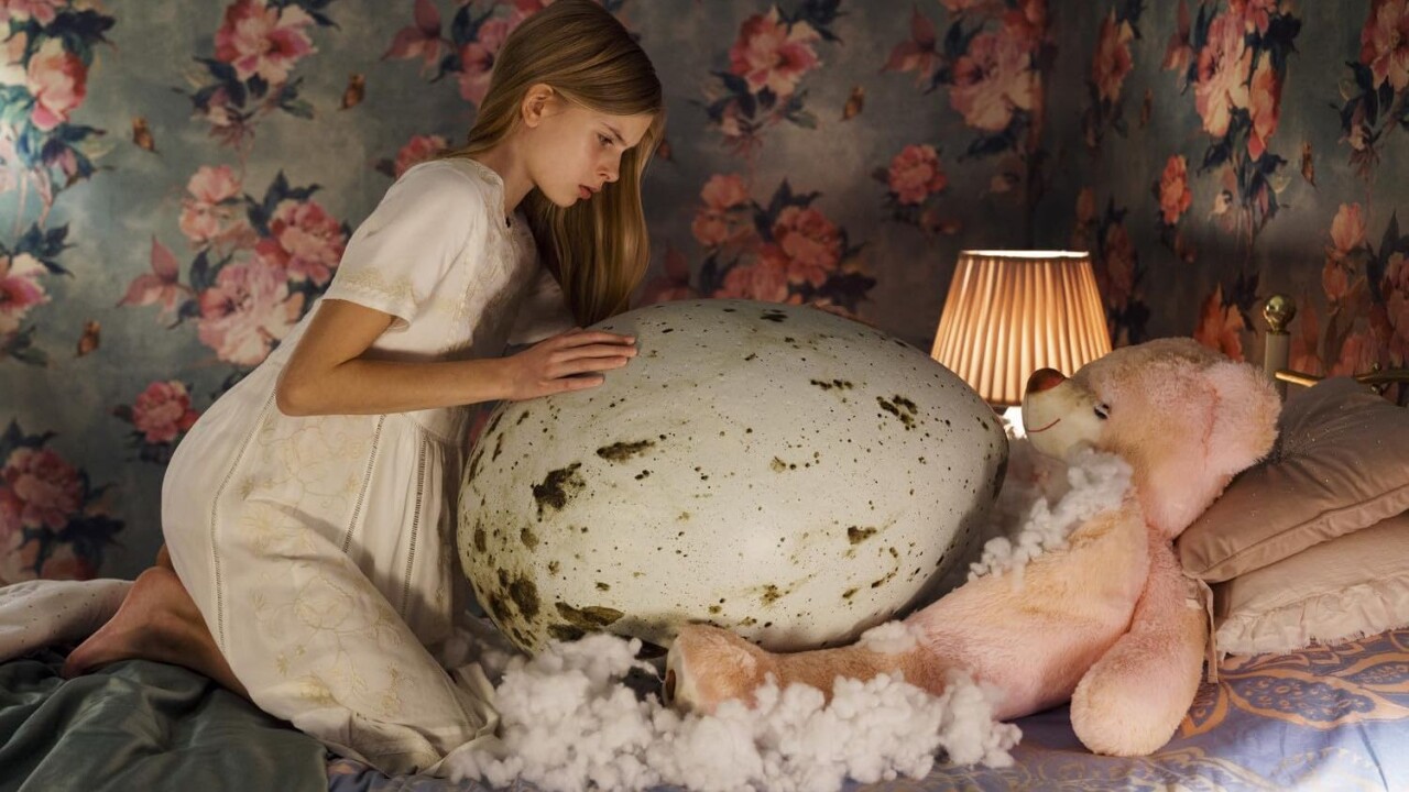 Скрежет (Hatching, 2022) — «Яйцо, которое лучше не греть»