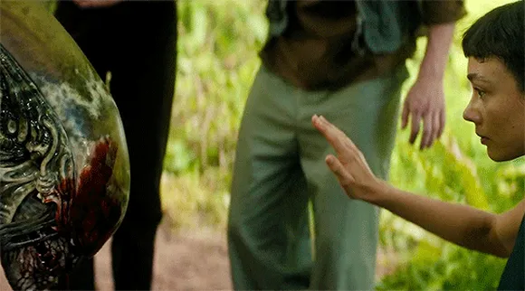 Чужой: Земля (Alien: Earth, 2025) — Инопланетная живность и дети-синтетики в кровавом хаосе Нового Сиама