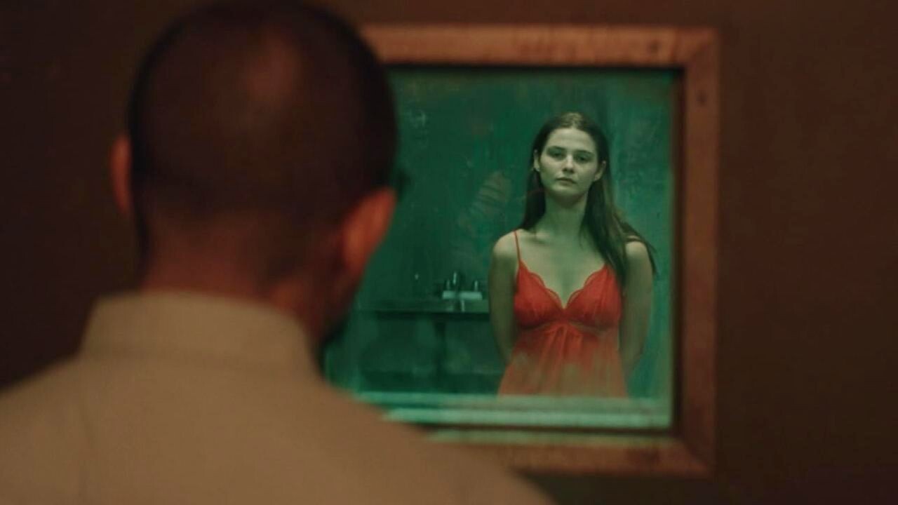 Девушка в подвале (Girl in the Basement, 2021) — История о девушке, запертой отцом в подвале на 24 года