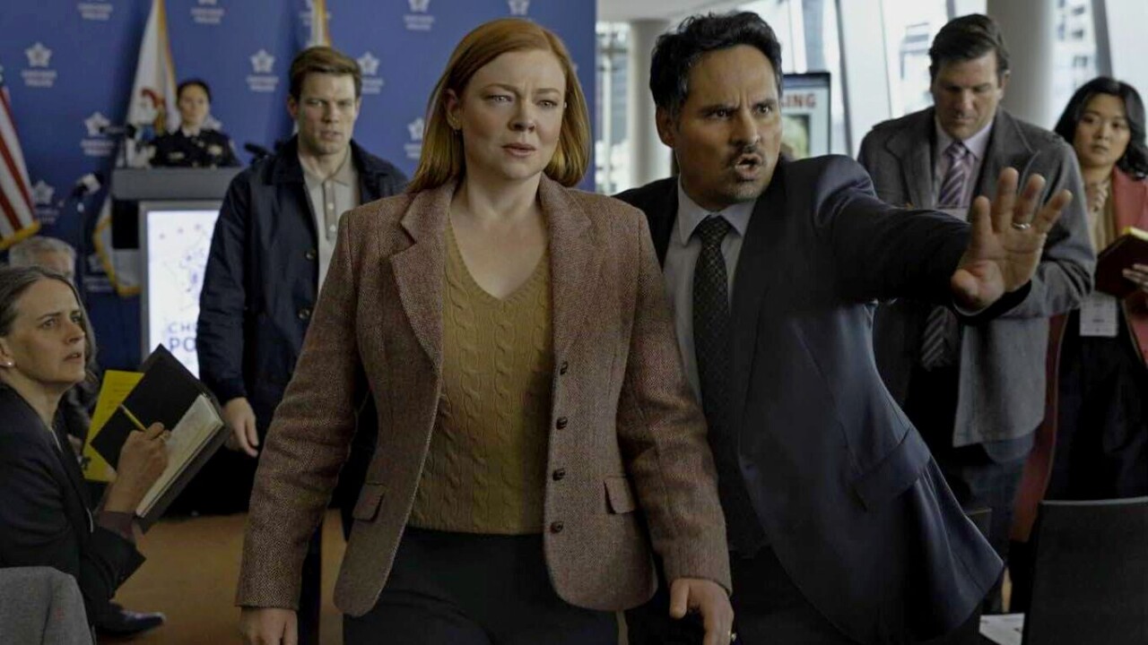 Во всём виновата она (All Her Fault, 2025) — «Все эти милейшие люди убивают друг друга»