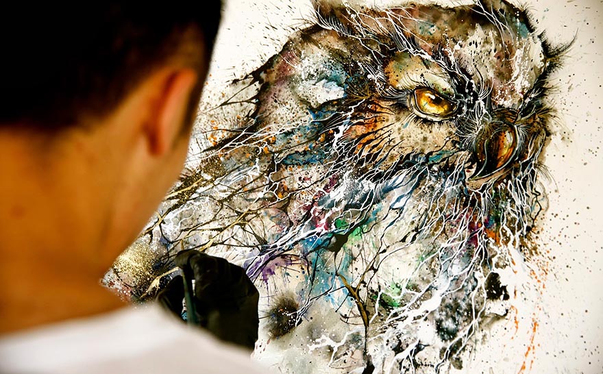 Художник создает потрясающие портреты совы из хаотичных брызг красок-1