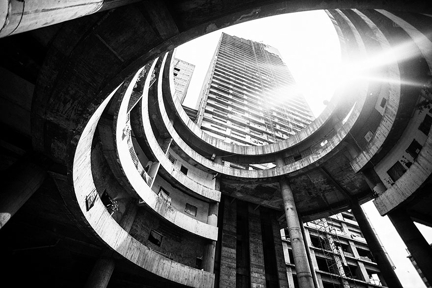 Башня Давида в Каракасе - трущобы в небоскрёбе-3