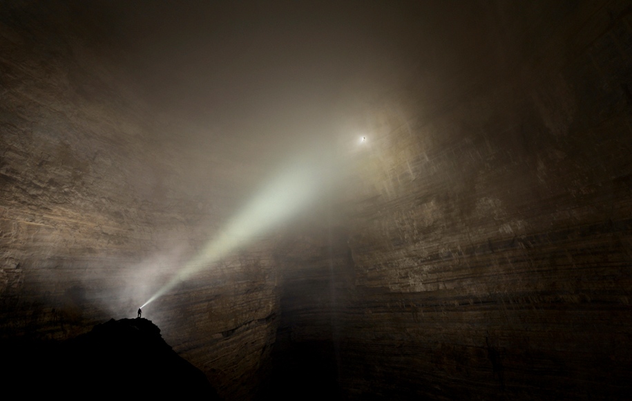 Затерянный мир: фотографии огромных пещер от Робби Шона