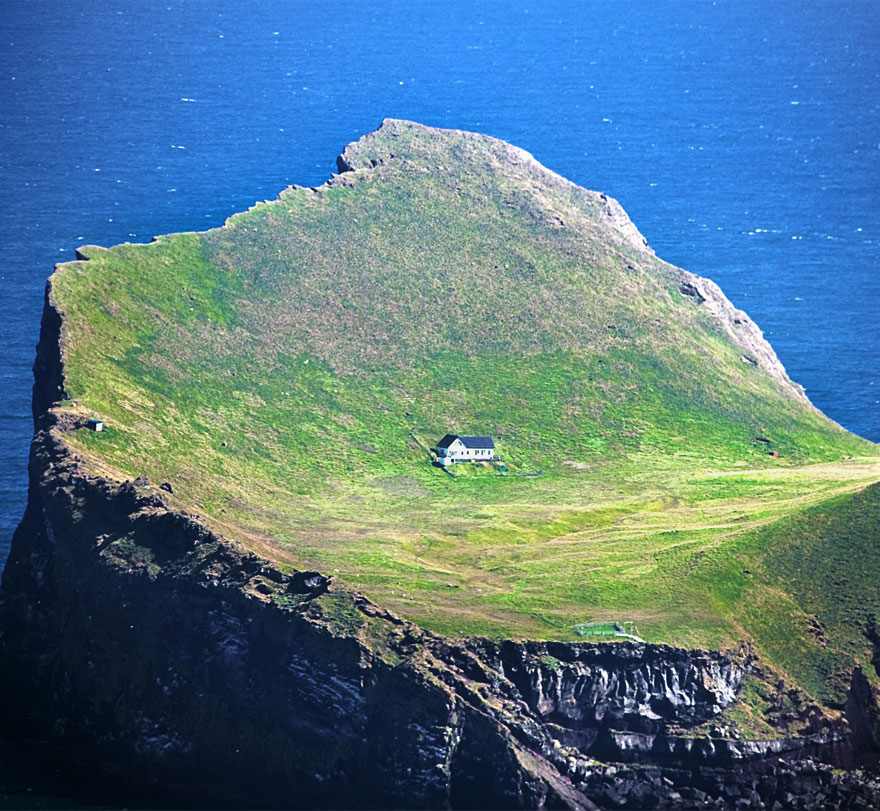 Единственный и таинственный дом на исландском острове Эллидаэй-70