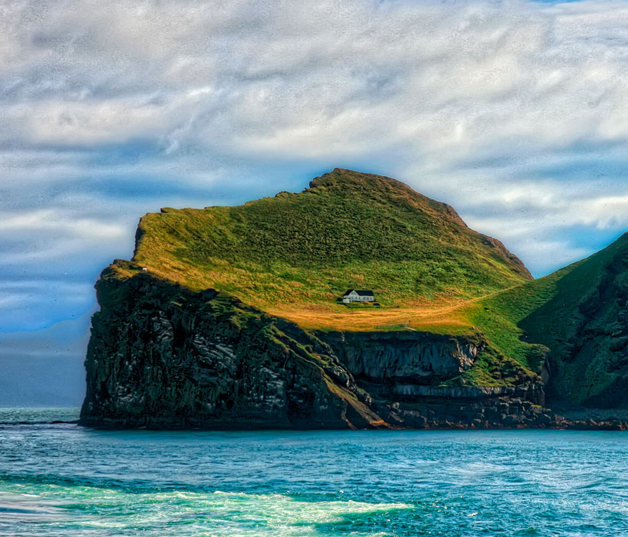 Единственный и таинственный дом на исландском острове Эллидаэй-69