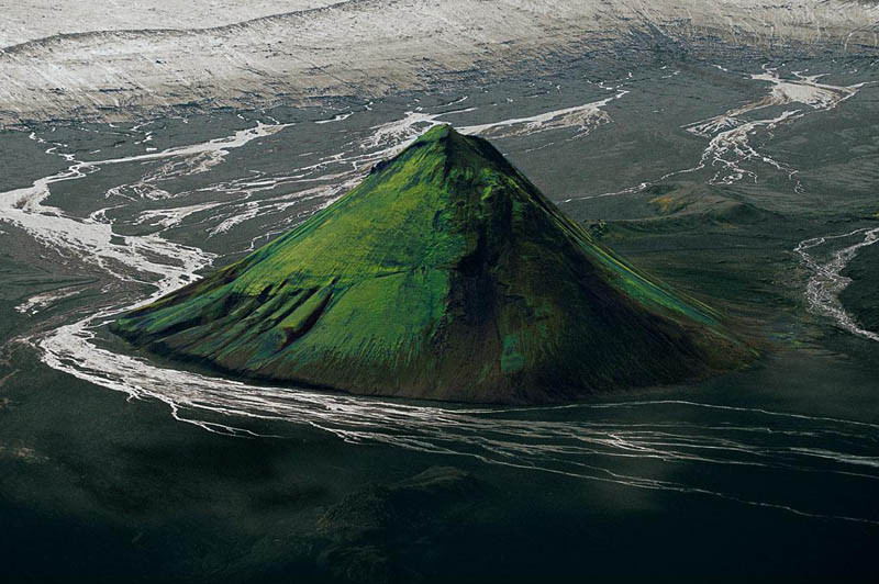 Вулкан Maelifell на краю ледника Мирдальсйокудль, Исландия