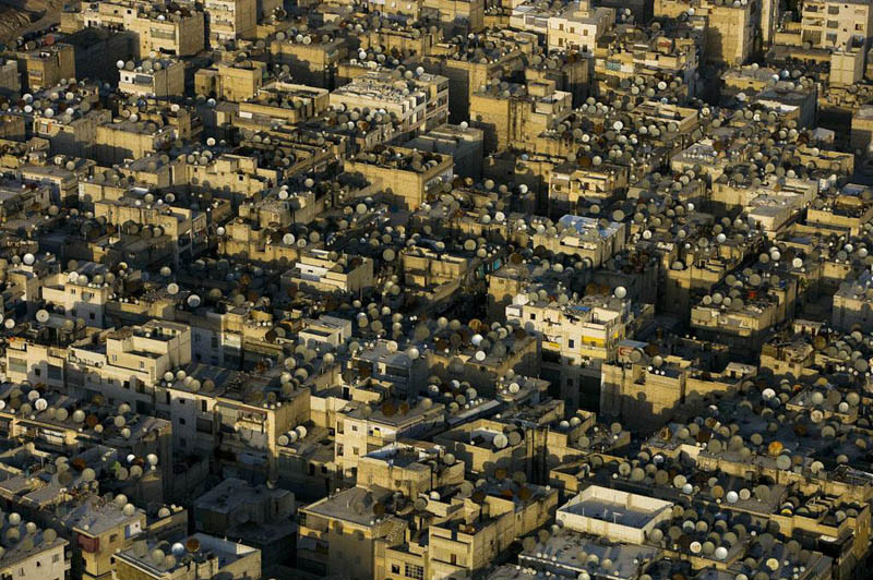 Спутниковые антенны на крышах Алеппо, Сирия