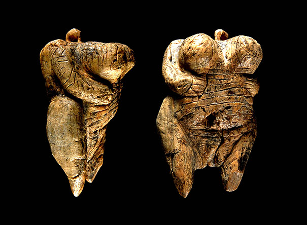Самая древняя скульптура в форме человека (35000 - 40000 лет)