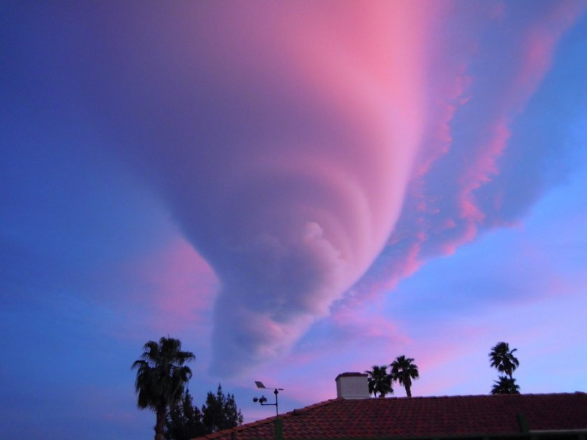 Лентикулярное облако с воронкой, Палм-Спрингс, Калифорния