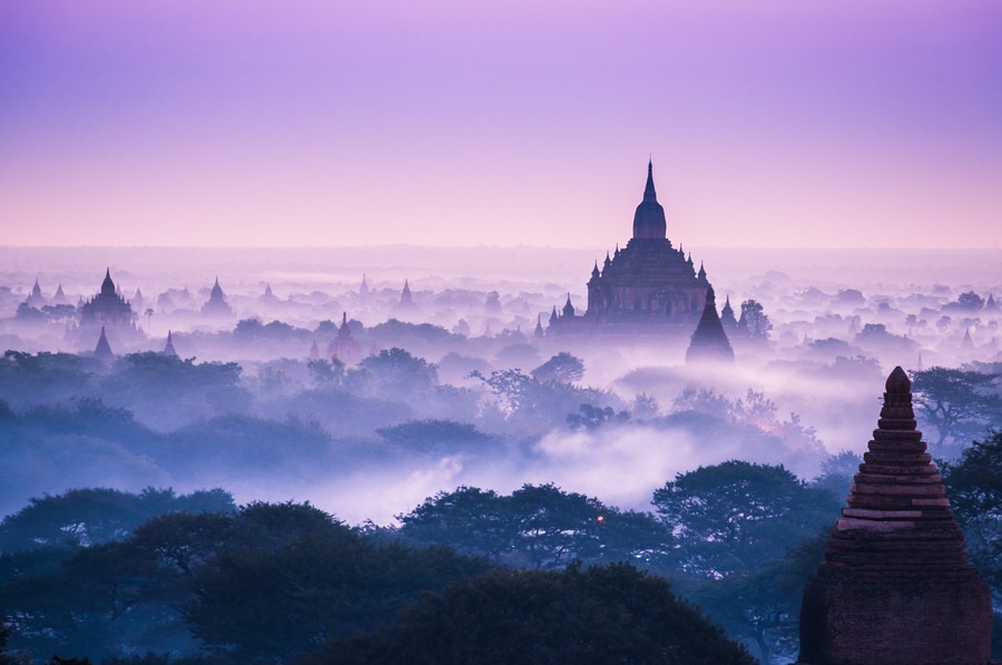 Туманное утро в Багане, Бирма (Мьянма)