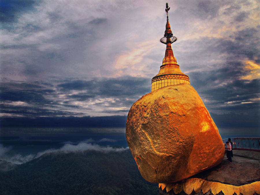 Золотой Камень в Мьянме.
