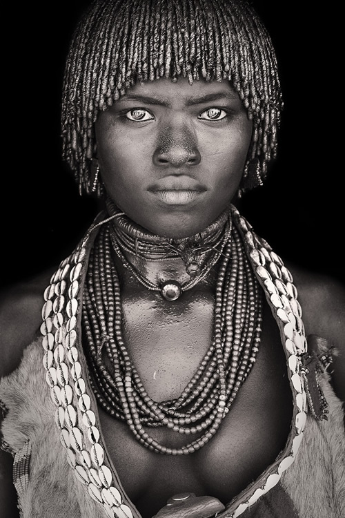 Povsednevnaia zhizn afrikanskikh plemen - amp; Fotograf Mario Gert